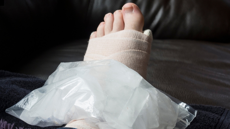 Rạn xương mắt cá chân bao lâu thì khỏi? Phương pháp điều trị và phòng ngừa hiệu quả 2