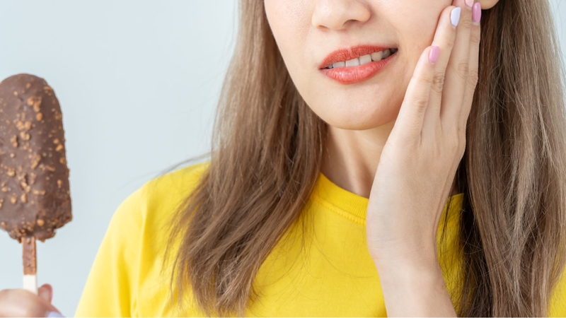 Răng lung lay ảnh hưởng đến việc ăn uống