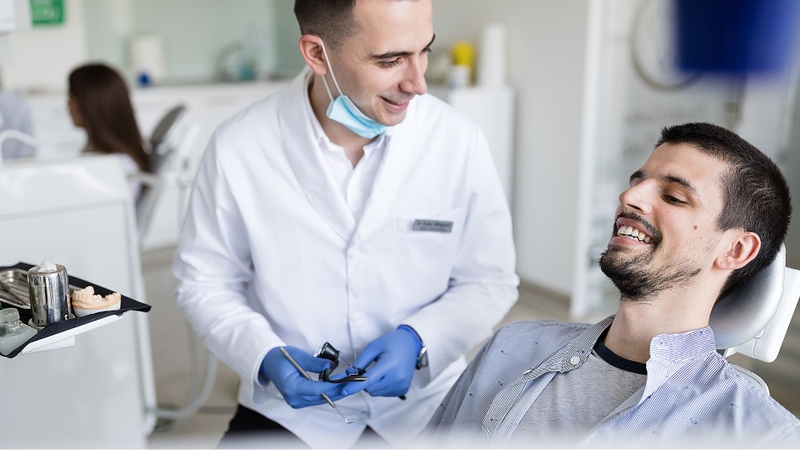 Đến cơ sở y tế khi gặp tình trạng răng lung lay nhưng không đau