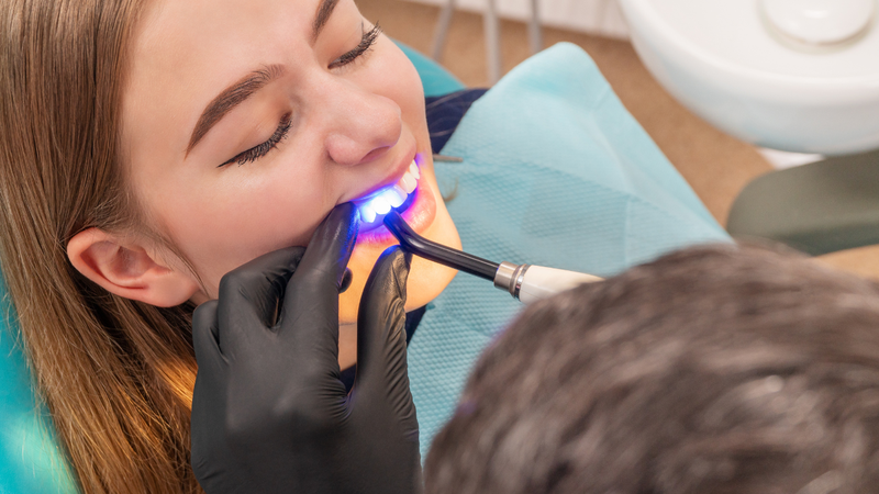 Tẩy trắng răng nhiễm kháng sinh