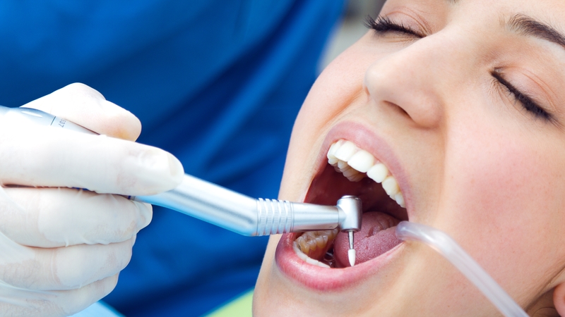 Điều trị tuỷ là giải pháp nội nha nhằm giữ lại răng, loại bỏ mùi hôi