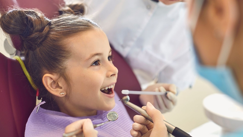 Răng sữa bị sâu có nên nhổ không? Quy trình xử lý thế nào? 3