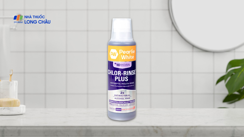 Pearlie White Chlor-Rinse Plus không cồn, giúp hạn chế cảm giác khô rát khi súc miệng