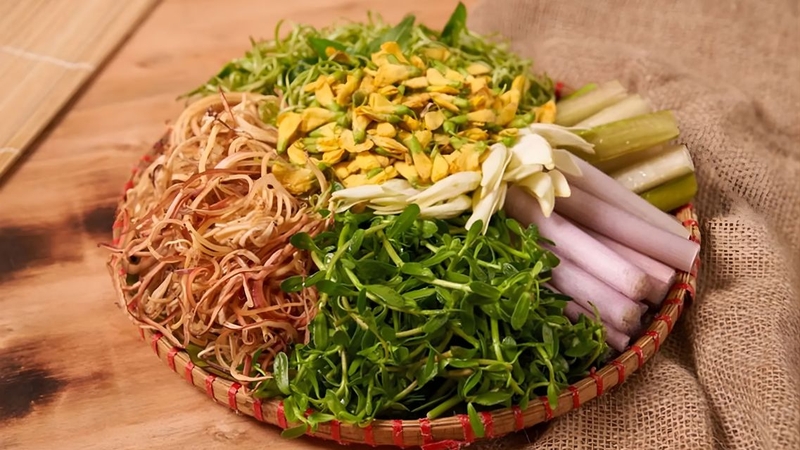 Có nhiều loại rau ăn lẩu mắm để bạn lựa chọn và kết hợp