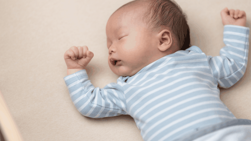 Trẻ dưới 2 tuổi không nên ăn rau tần ô vì dễ gây đầy bụng và khó tiêu