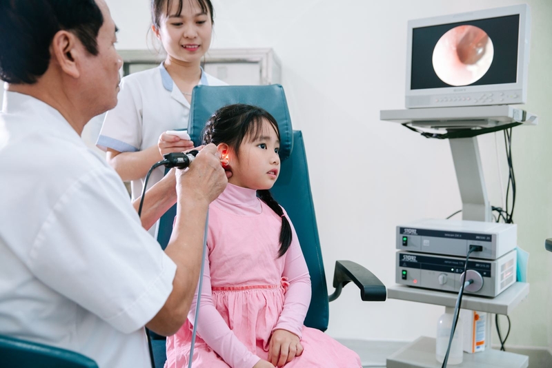 Ráy tai bị chảy máu có sao không? 2