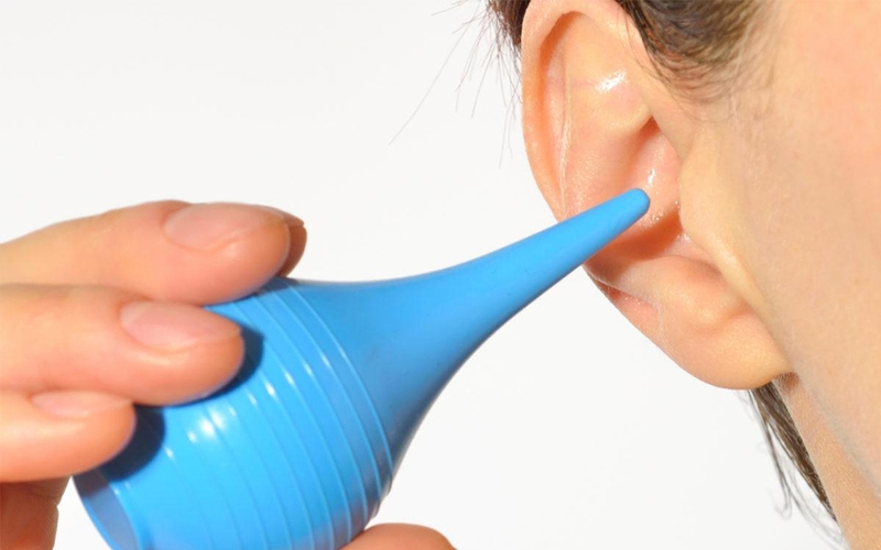 Ráy tai có màu đen có sao không? 3