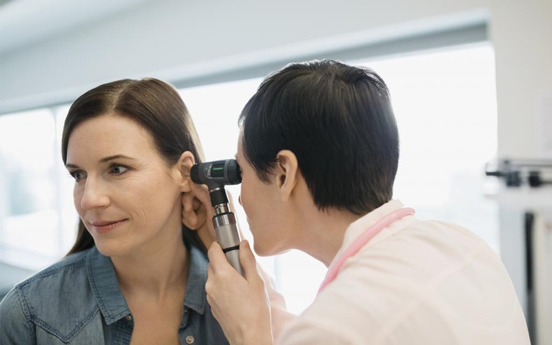 Ráy tai có màu đen có sao không? 4