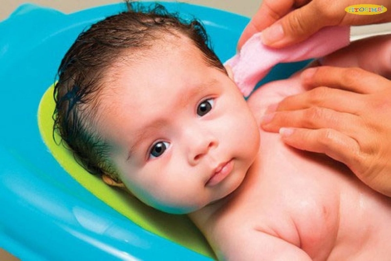 Ráy tai có mùi hôi ở trẻ sơ sinh là dấu hiệu của bệnh gì? 4