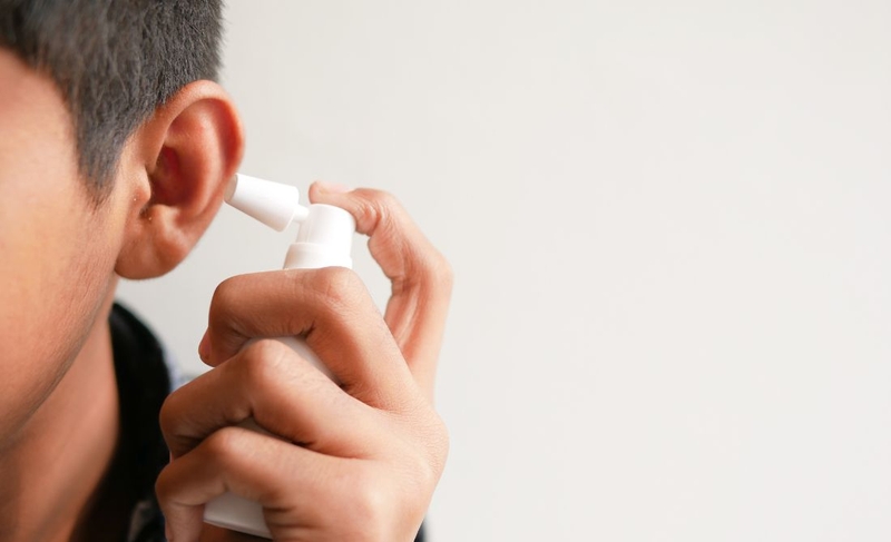 Ráy tai khô cứng cần xử lý thế nào 3