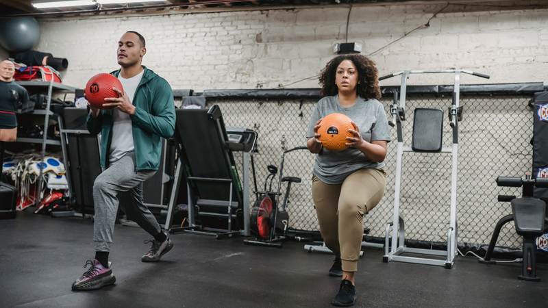 Reverse lunge là gì? Kỹ thuật thực hiện bài tập Reverse lunge đúng cách 4