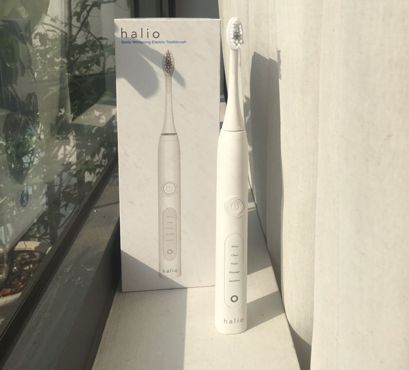 Review giá thành bàn chải điện Halio: giá thành cao nhất hiện nay