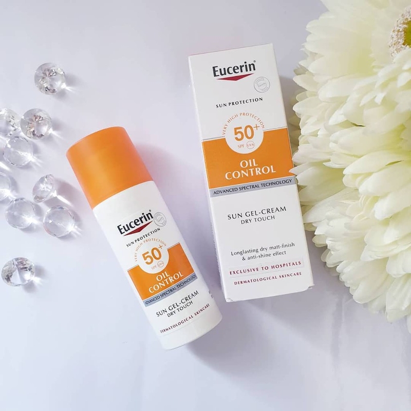 Kem chống nắng Eucerin Oil Control Sun Dry Touch được thiết kế dưới dạng chai nhựa trắng đục với dung tích 50ml