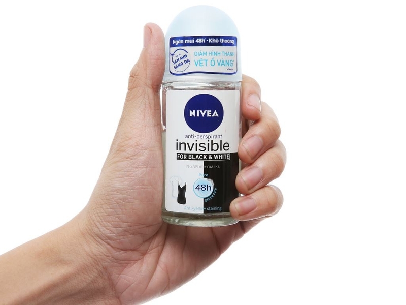 review-lan-khu-mui-nivea-black-and-white-ngan-vet-o-vang.jpg