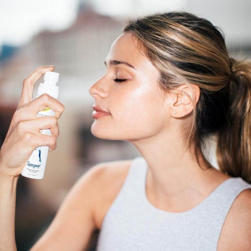 Review loại xịt khoáng cho da dầu và mụn được bạn gái ưa thích 1