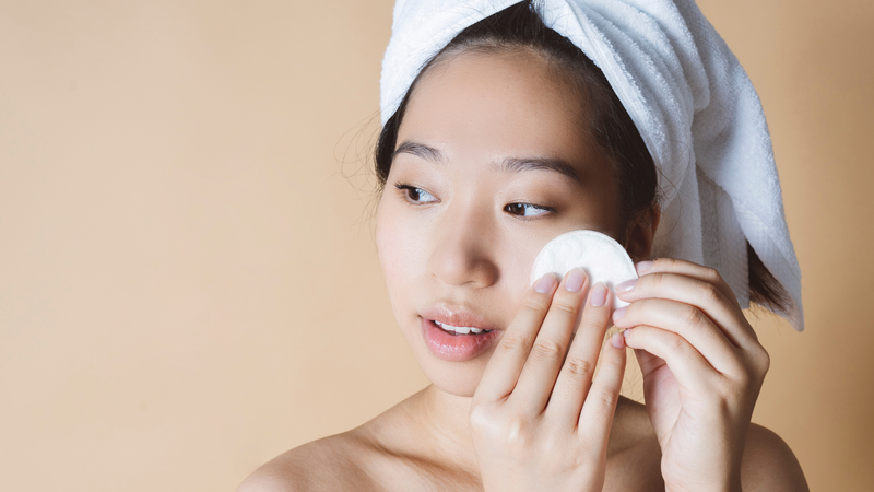 Làm sạch da là bước nền tảng trong chăm sóc da hằng ngày