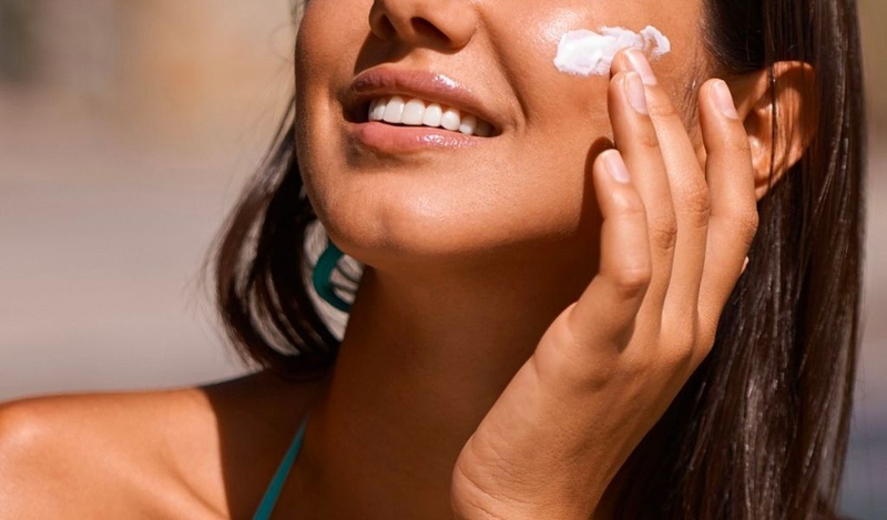 review-vien-uong-chong-nang-dhc-co-tot-khong 2.jpg