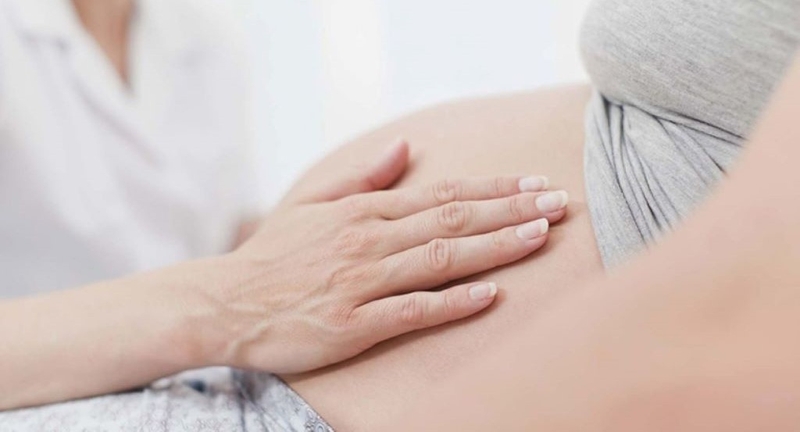 Rỉ ối có chảy liên tục không? Mẹ bầu cần lưu ý gì khi bị rỉ ối 1