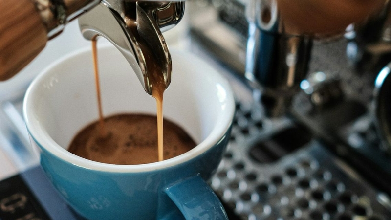 Ristretto là kiểu cà phê pha máy, sử dụng ít nước hơn Espresso