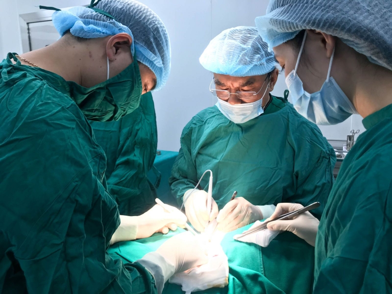 Rò luân nhĩ bị sưng  5