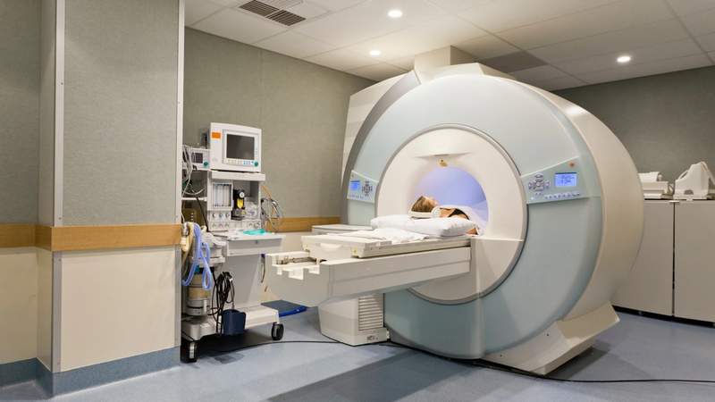 CT scan cung cấp hình ảnh chi tiết về các cơ quan trong ổ bụng, giúp xác định vị trí đường rò