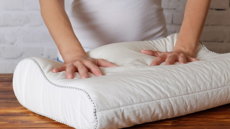 Nhiều người bệnh muốn biết rối loạn tiền đình nên nằm gối cao hay thấp tốt hơn