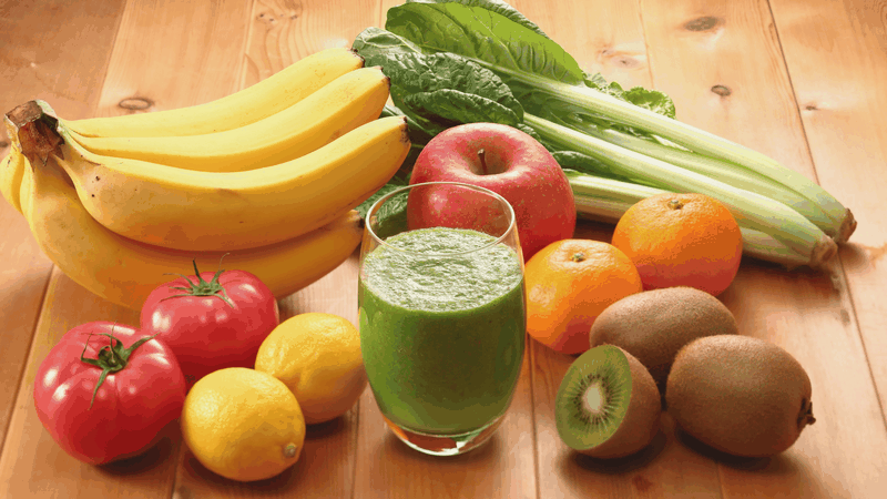 Nếu không biết rối loạn tiền đình uống nước gì, hãy kết hợp chuối và táo để tạo ra một món sinh tố vừa ngon miệng vừa tốt cho sức khỏe