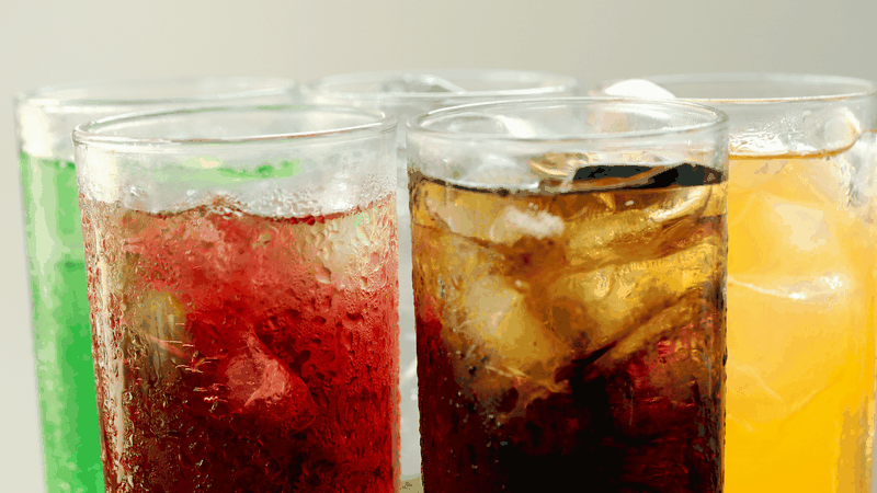 Nên tránh sử dụng các loại nước uống có gas và nhiều đường, vì chúng có thể làm tăng các triệu chứng của rối loạn tiền đình