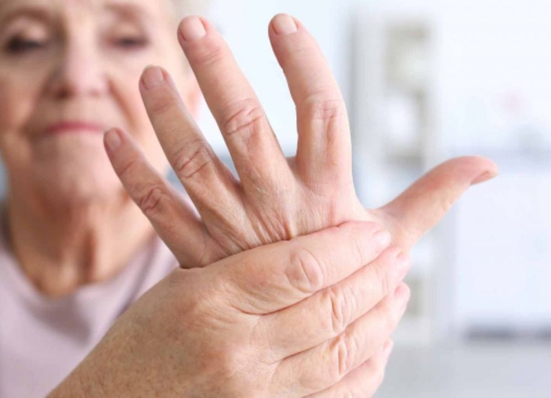 Run tay là bệnh gì? có nguy hiểm không? Cách xử trí run tay hiệu quả1