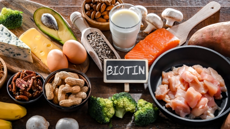 Xây dựng thực đơn giàu sắt, kẽm, biotin và protein để hỗ trợ điều trị rụng tóc từng mảng