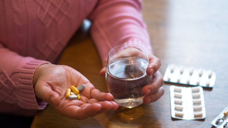 Điều trị bằng thuốc áp dụng cho các trường hợp bệnh nhẹ đến trung bình