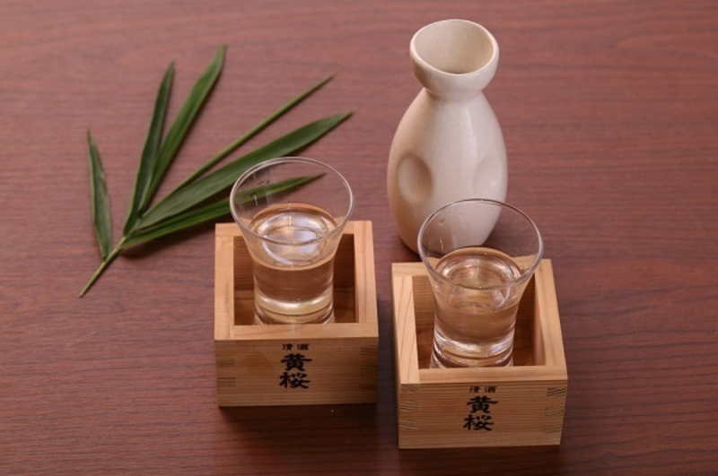 ruou-sake-lam-tu-gi-loi-ich-suc-khoe-khi-uong-ruou-sake 1.png