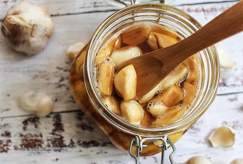 Rượu tỏi chữa bệnh gì là thắc mắc của nhiều người