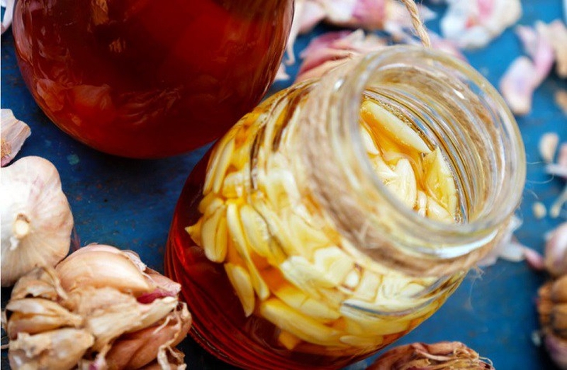 Sử dụng rượu tỏi mật ong đúng cách để bảo vệ sức khỏe