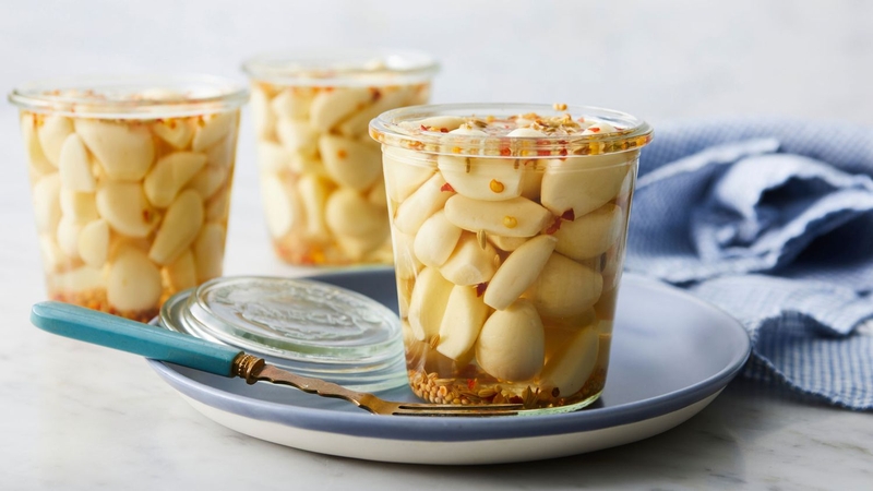 Rượu tỏi có tác dụng gì Cách ngâm rượu tỏi tại nhà 2