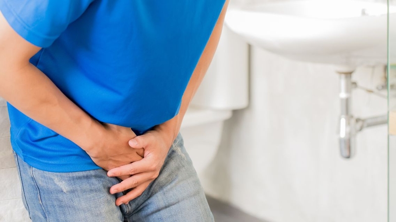 Sau rút ống JJ, người bệnh nên theo dõi tiểu máu nhẹ hoặc tiểu buốt và tái khám