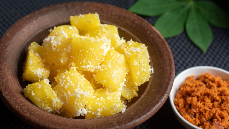 Sắn dẻo ruột vàng gây ấn tượng mạnh bởi màu vàng tươi đến vàng đậm tự nhiên