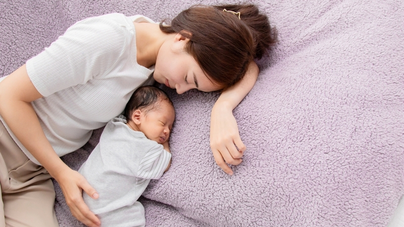 Phụ nữ sau sinh cần nghỉ ngơi hợp lý, tránh làm việc nặng để cơ thể nhanh chóng phục hồi