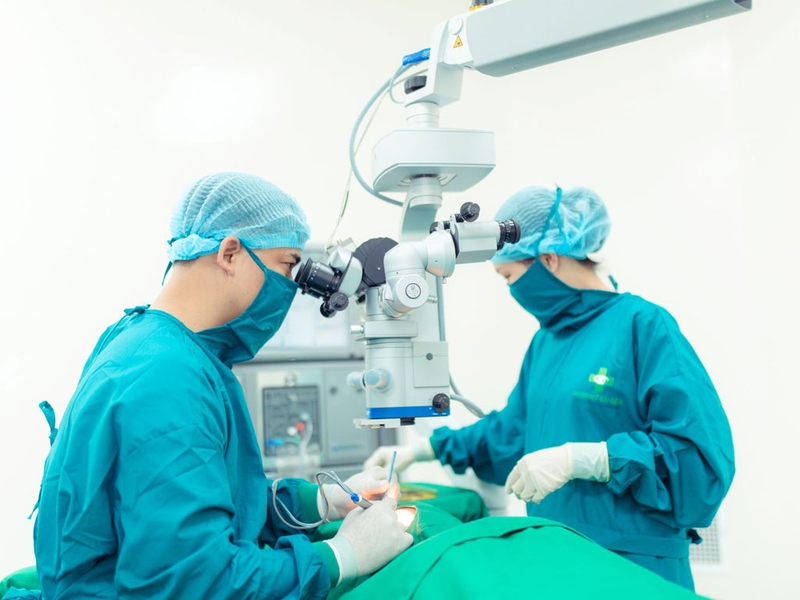 Sạn vôi ở mắt 2