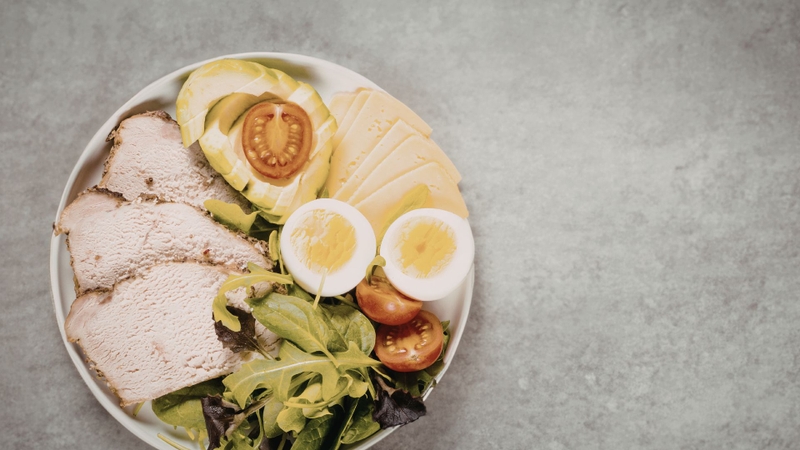 Ưu tiên thực phẩm giàu dinh dưỡng, hạn chế tinh bột tinh chế và chất béo xấu để giảm cân cho học sinh