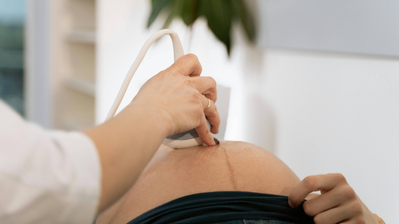 Sàng lọc trước sinh gồm những xét nghiệm nào? Siêu âm thai là một xét nghiệm cần thiết
