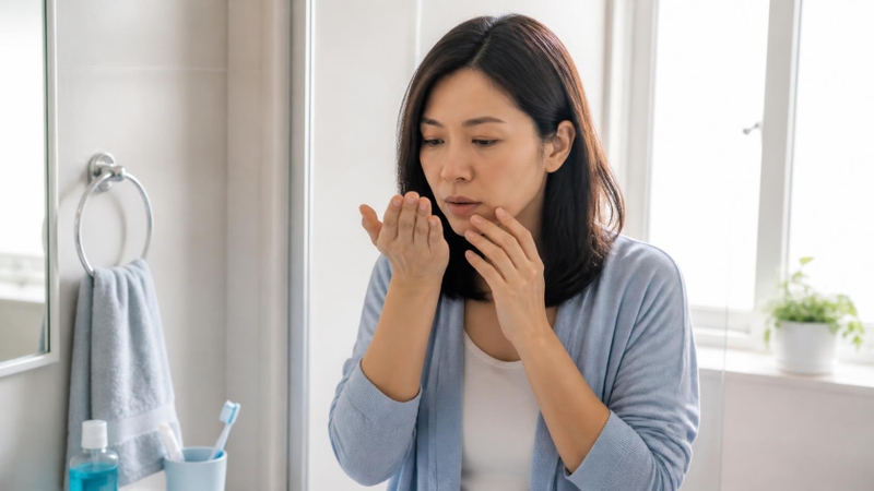 Sáng ngủ dậy có đờm ở cổ là tình trạng khá thường gặp