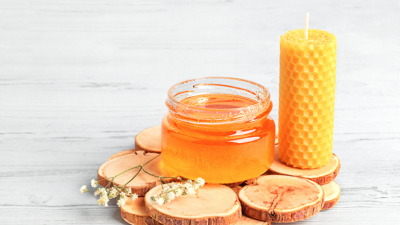 Sáp nhũ hóa và sáp ong là hai nguyên liệu hoàn toàn khác nhau