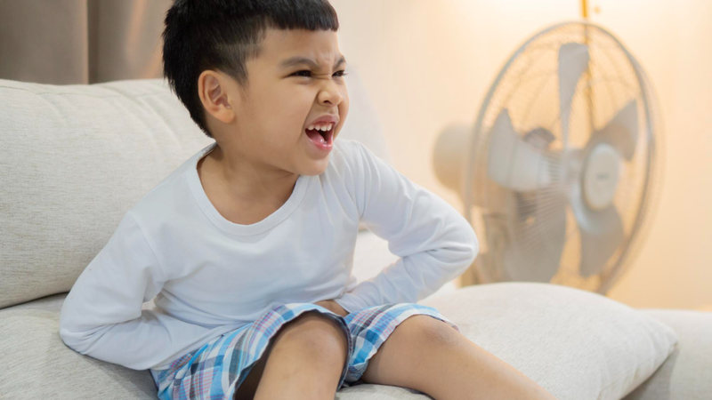 Khi trẻ có biểu hiện đau vùng bìu bất thường, cần đưa trẻ đi khám ngay