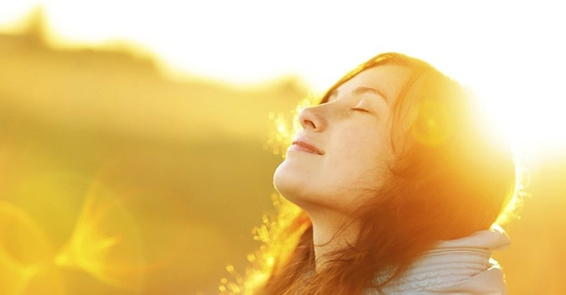 Sau 5h chiều có cần bôi kem chống nắng nữa không? 1