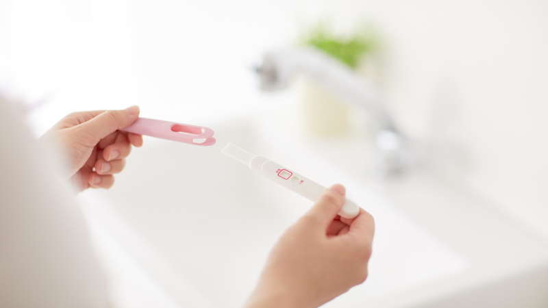 Sau chuyển phôi 6 ngày thử que 2 vạch mờ là tình huống khiến nhiều người lo lắng