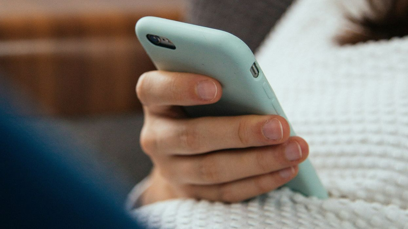 Sau chuyển phôi có được dùng điện thoại không?2