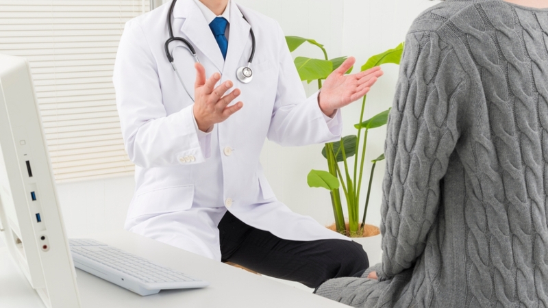 Rong kinh kéo dài, ra máu nhiều hoặc đau sốt sau đặt vòng cần đi khám sớm