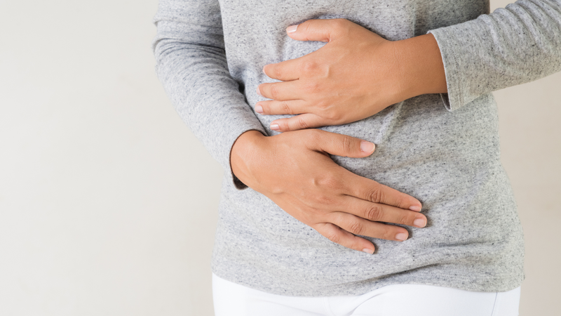 Người không dung nạp lactose dễ bị đau bụng hoặc tiêu chảy khi uống sữa