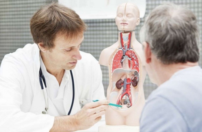 Ăn tiết canh vịt bị đau bụng phải làm sao? Đến bác sĩ ngay bạn nhé!